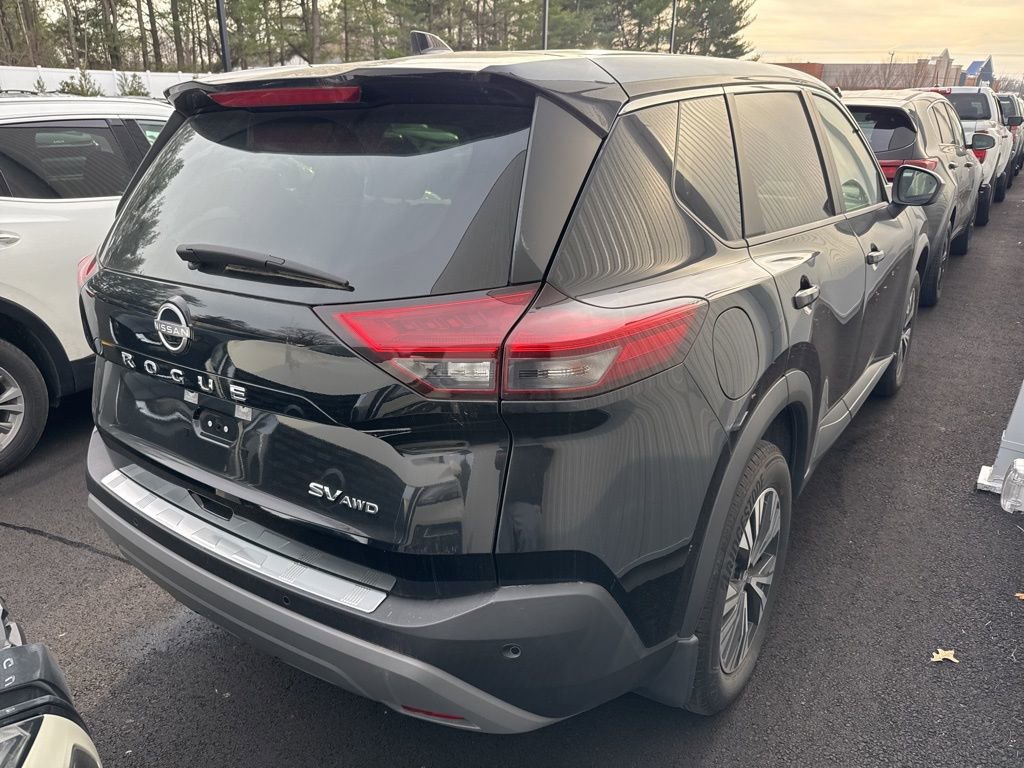 Used 2023 Nissan Rogue SV image 3