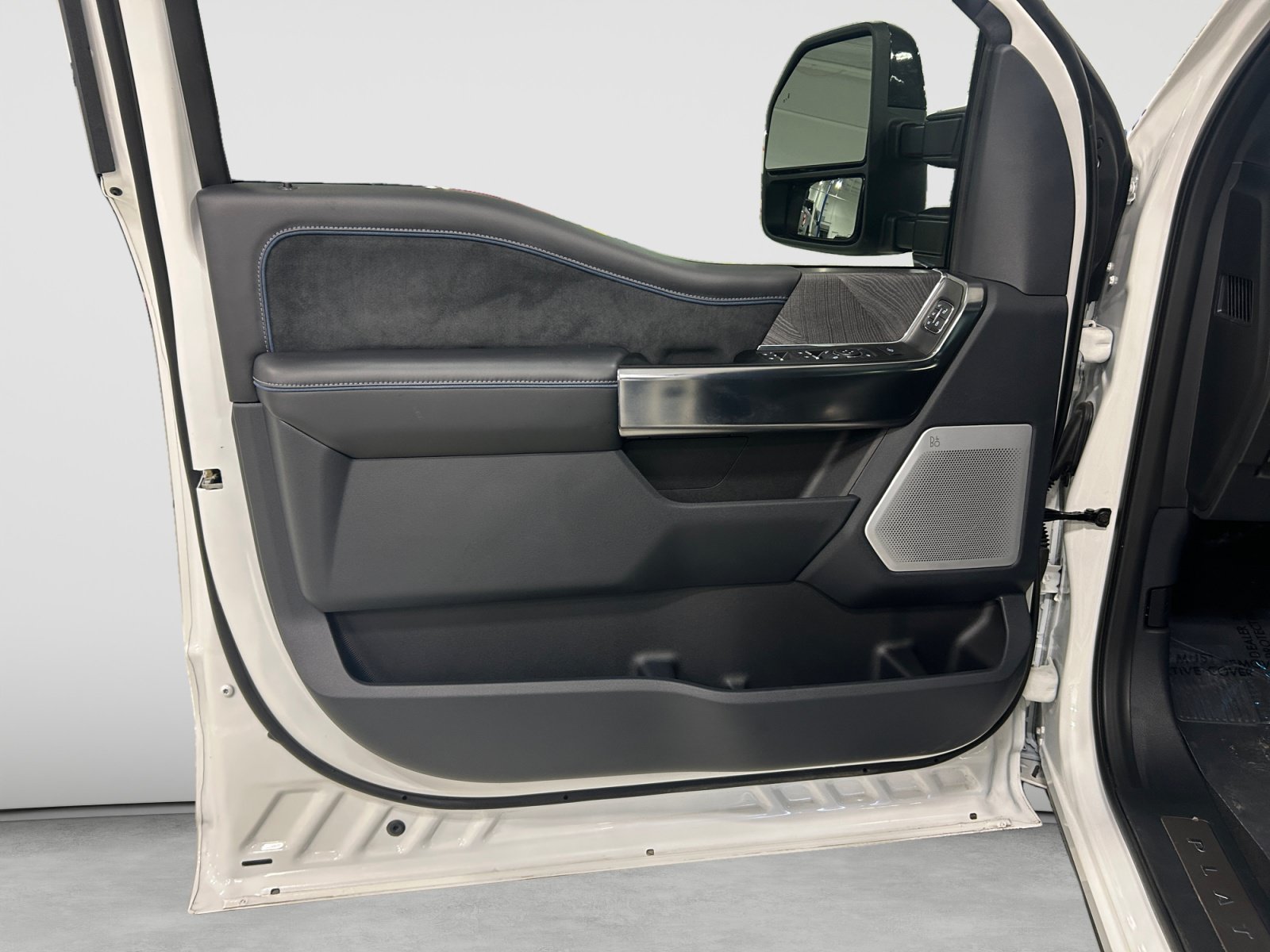 Used 2025 Ford F250 Platinum AWD/4WD image 10