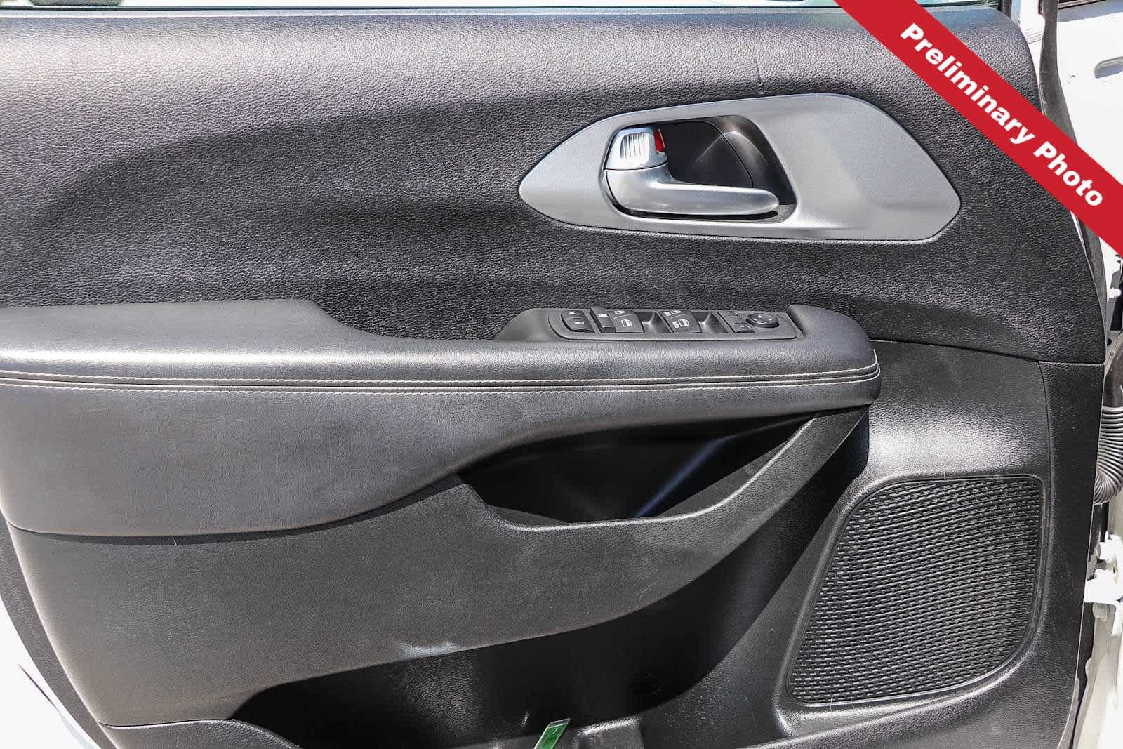 Used 2018 Chrysler Pacifica Touring Plus w/ S Appearance Package FWD image 14