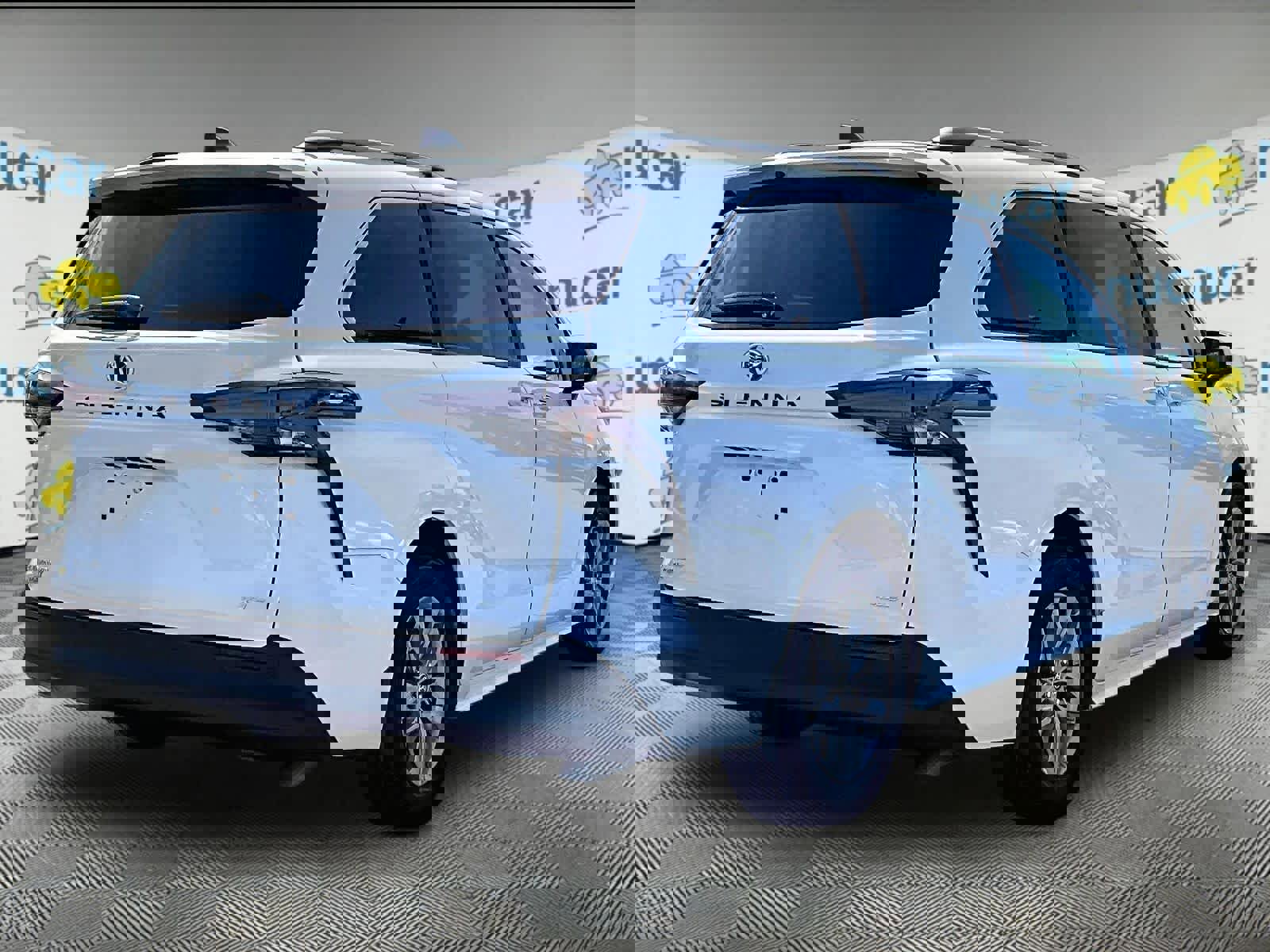 Used 2025 Toyota Sienna XLE w/ XLE Plus Package image 6