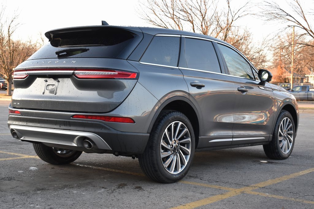 Used 2025 Lincoln Corsair Reserve image 5