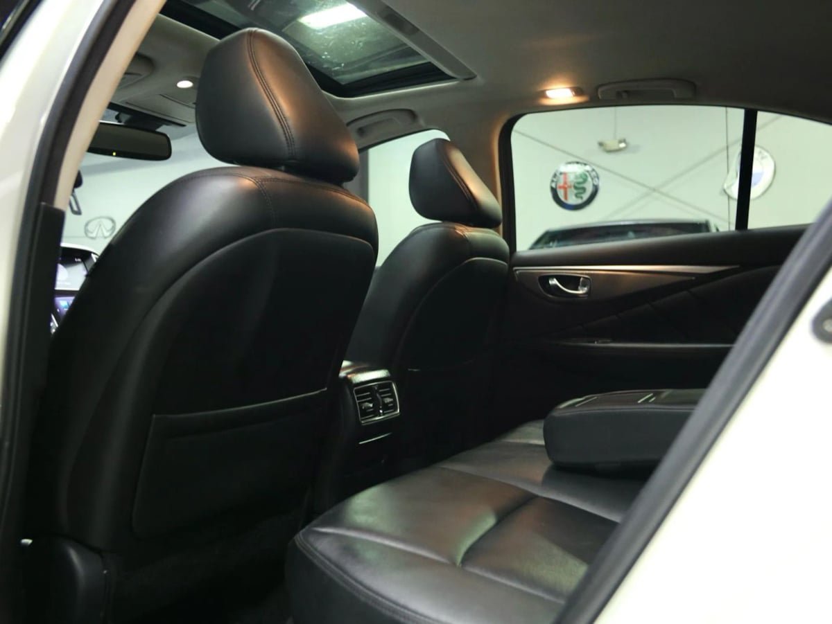 Used 2017 INFINITI Q50 2.0t w/ Moonroof Package RWD image 28