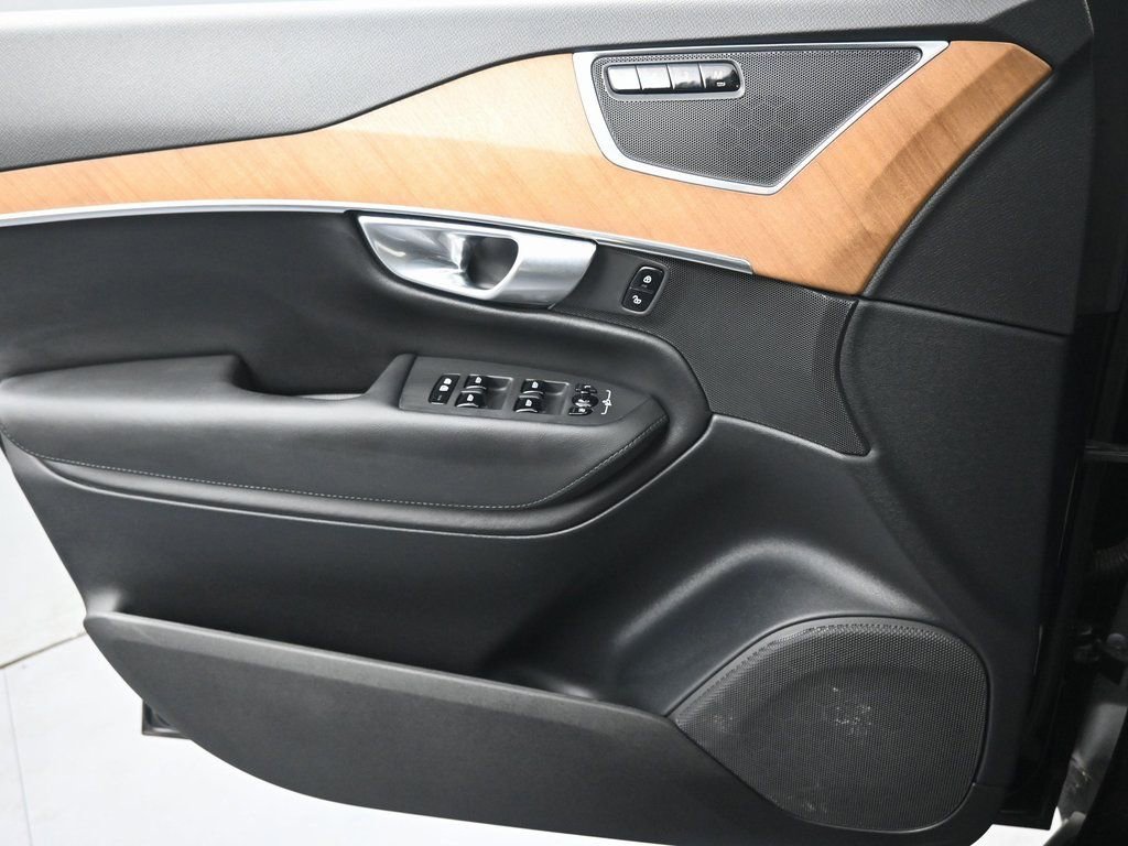 Used 2024 Volvo XC90 B6 Plus w/ Protection Package Premier image 24