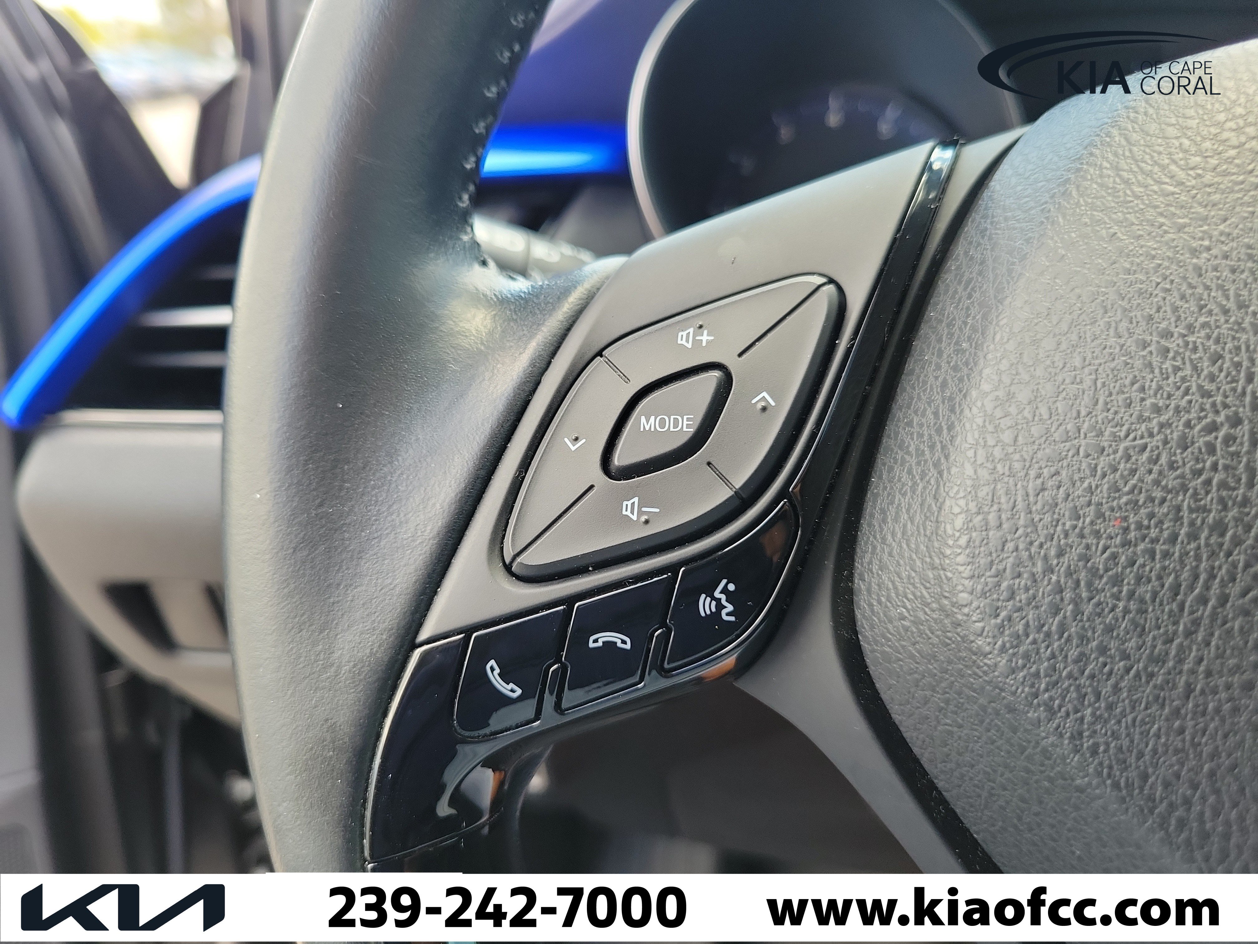 Used 2020 Toyota C-HR XLE FWD image 23