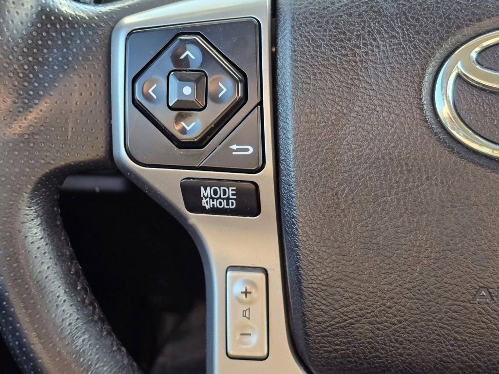 Used 2018 Toyota 4Runner SR5 AWD/4WD image 14