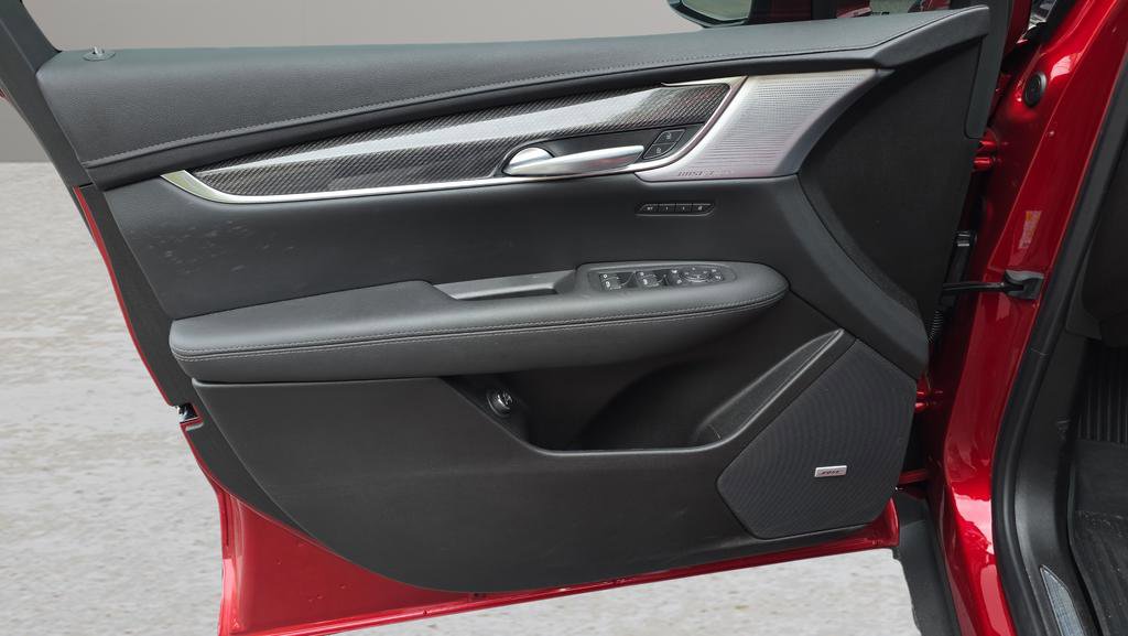 Certified 2025 Cadillac XT5 Sportv w/ Technology Package image 9