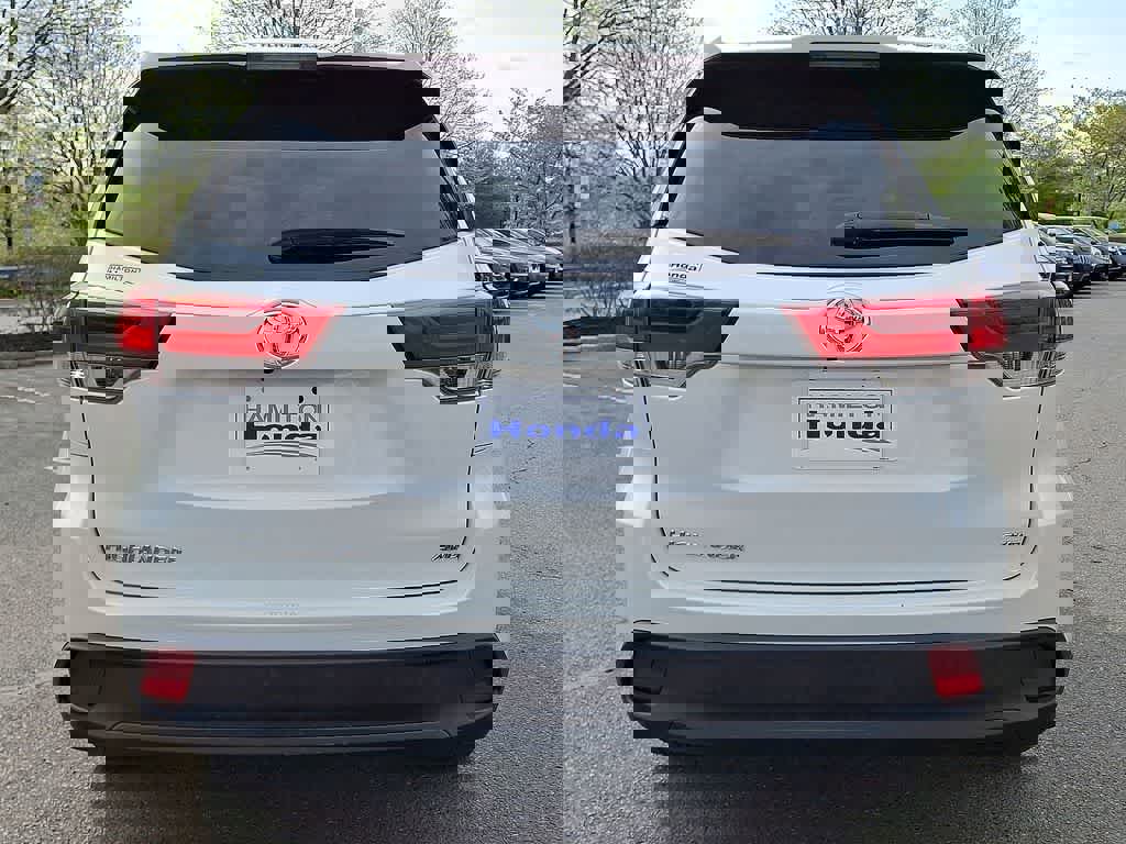 Used 2019 Toyota Highlander LE image 23