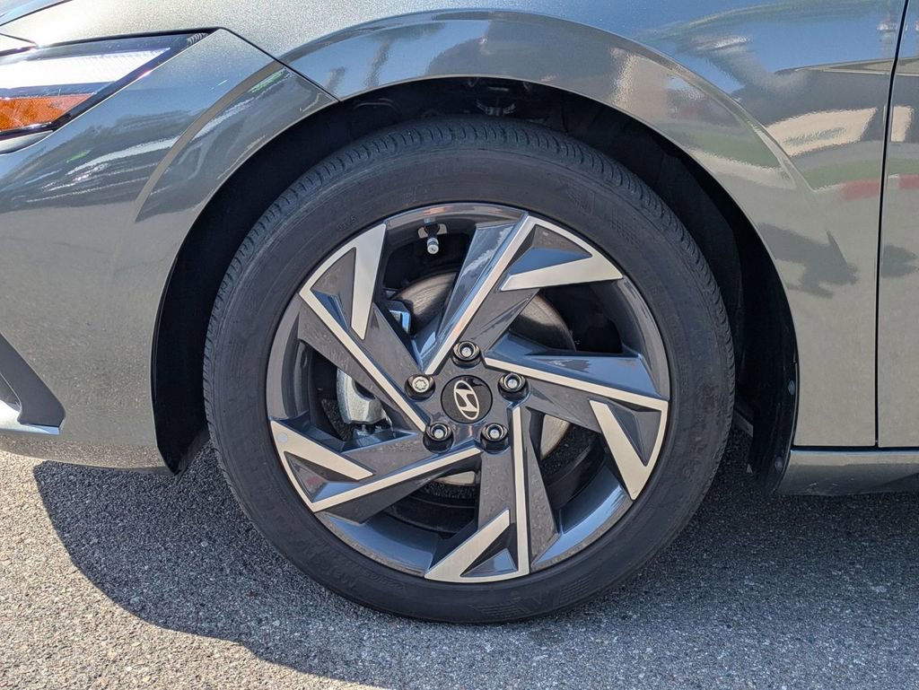 Certified 2025 Hyundai Elantra Sport image 10