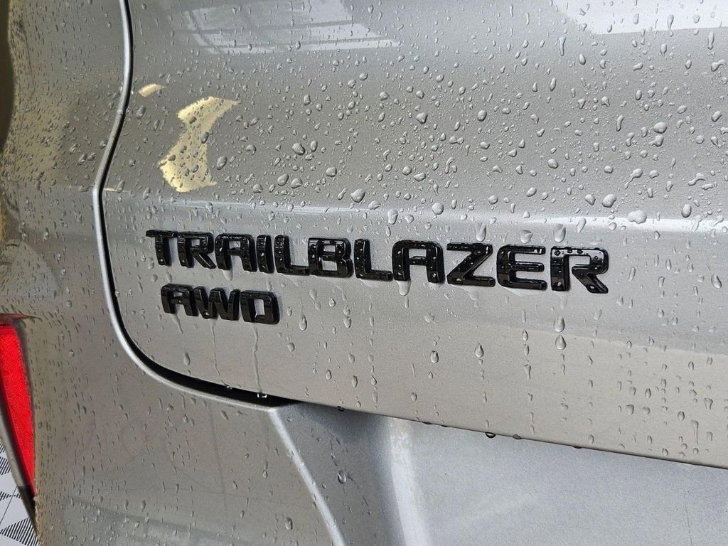 Used 2023 Chevrolet TrailBlazer RS w/ Sun and Liftgate Package image 27