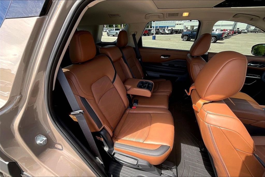 Used 2024 Nissan Pathfinder Platinum w/ Cargo Package FWD image 28