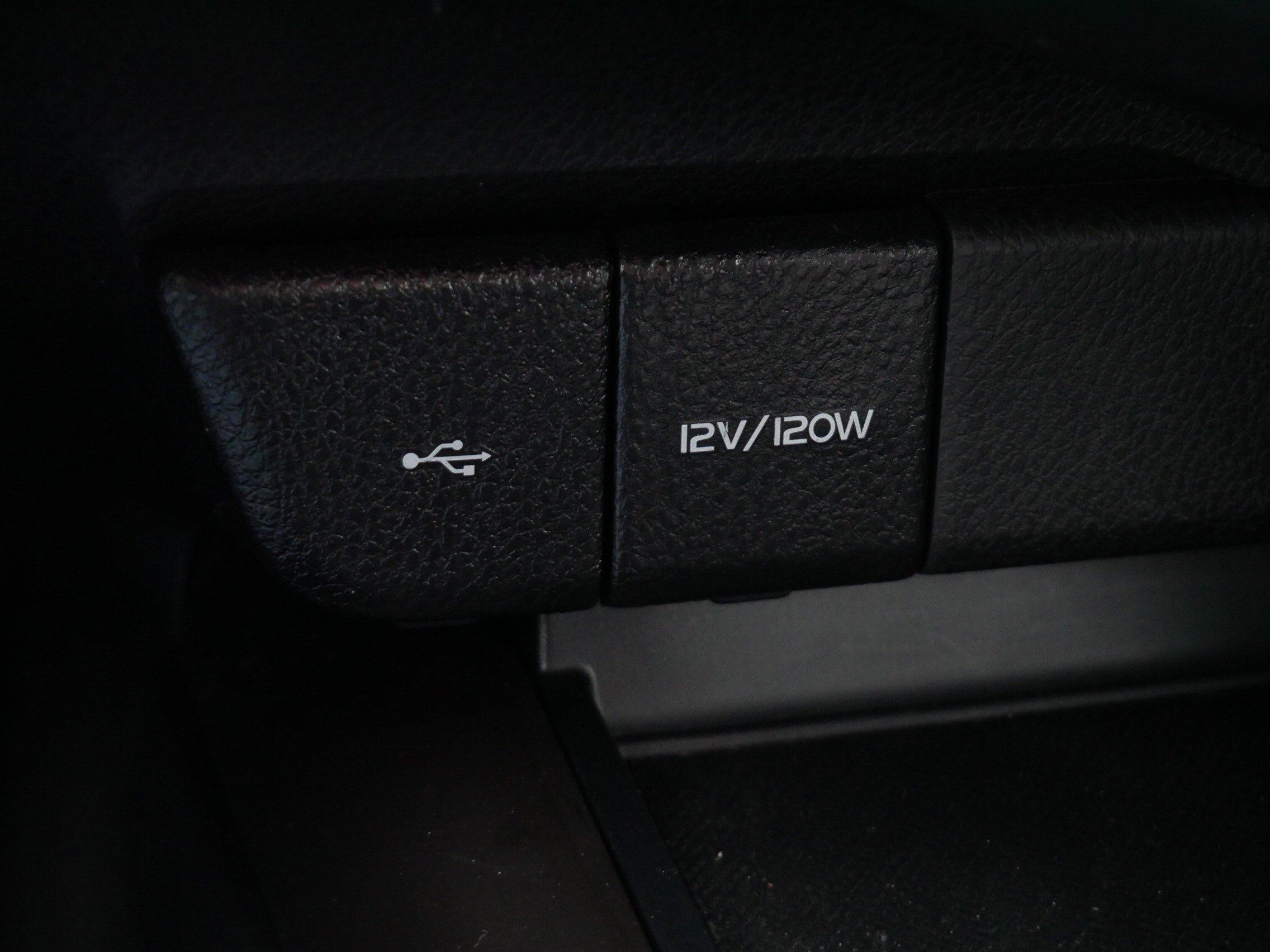 Used 2022 Toyota Camry LE AWD/4WD image 29