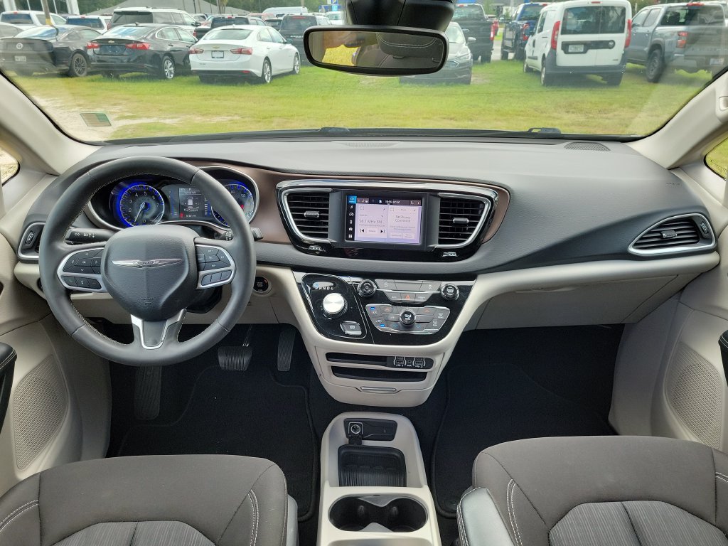 Used 2023 Chrysler Voyager LX FWD image 13