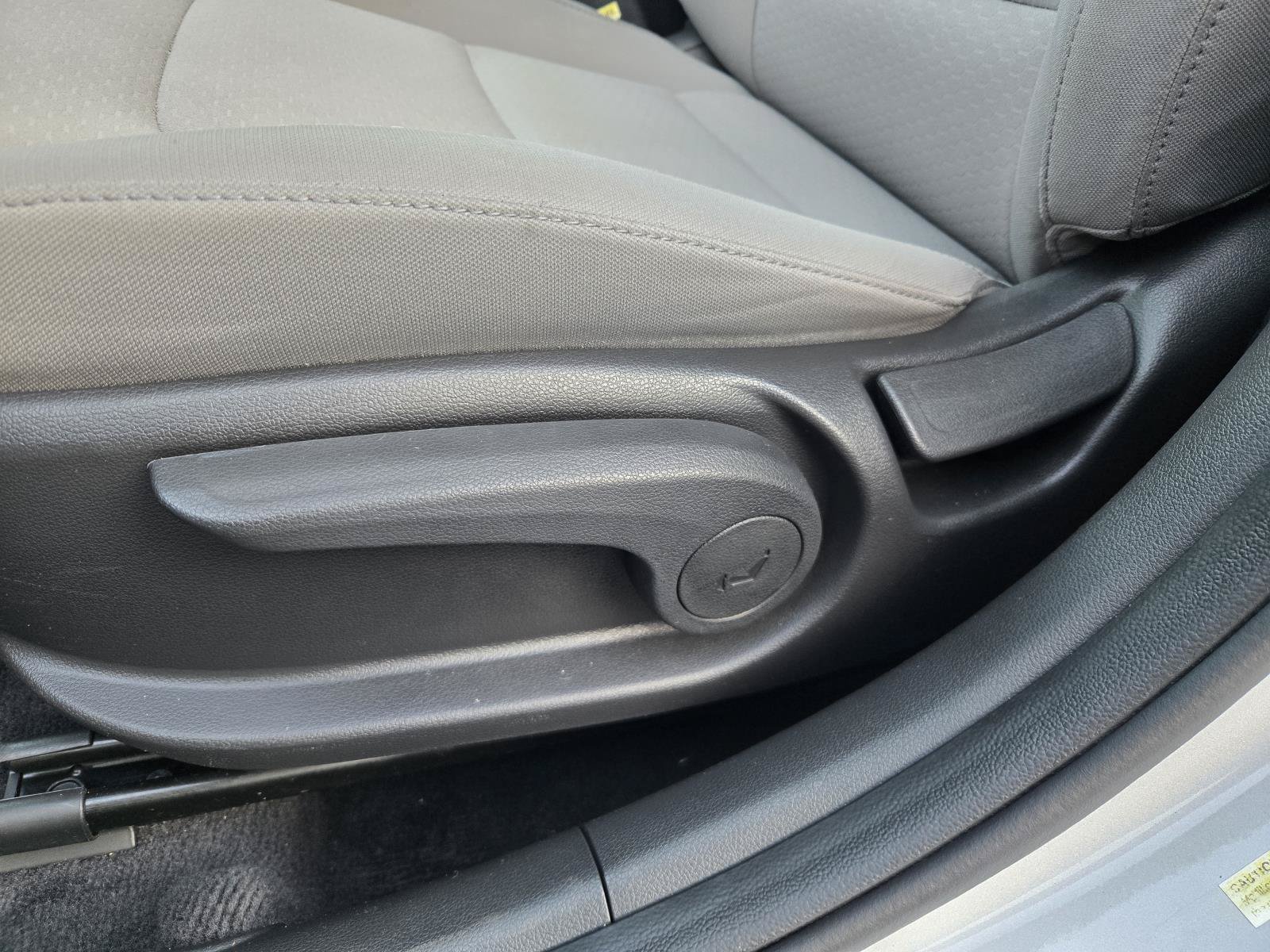 Used 2019 Hyundai Elantra SE FWD image 22