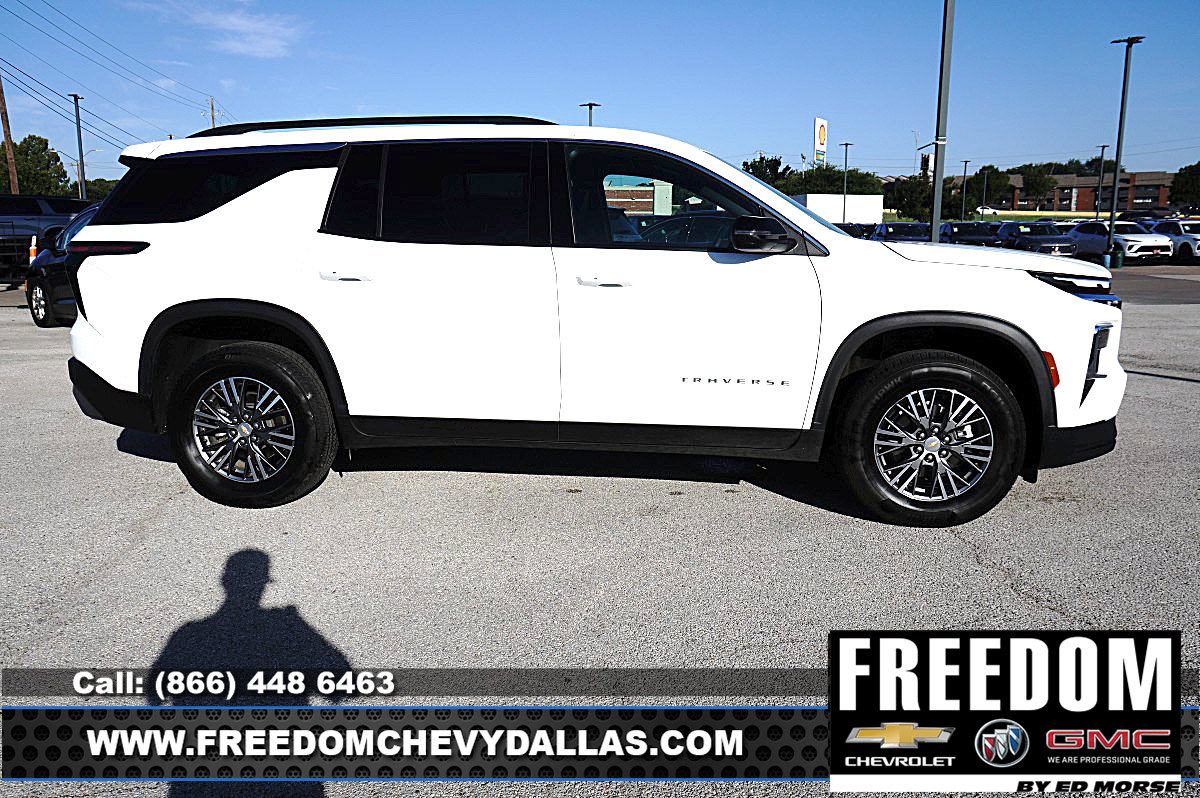 Certified 2025 Chevrolet Traverse LT FWD image 39