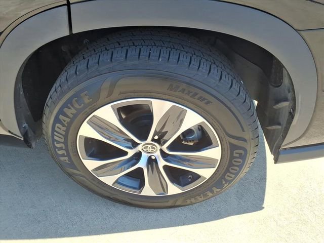 Used 2022 Toyota Highlander XLE image 22