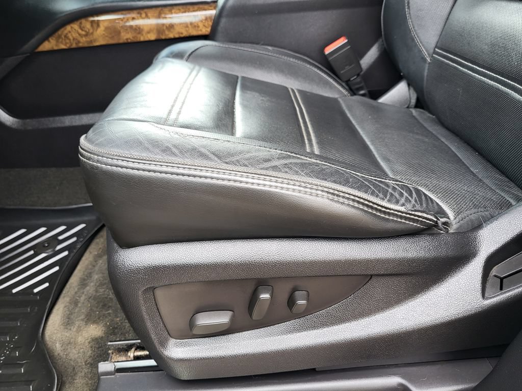 Used 2015 GMC Yukon Denali w/ Premium Package AWD/4WD image 27