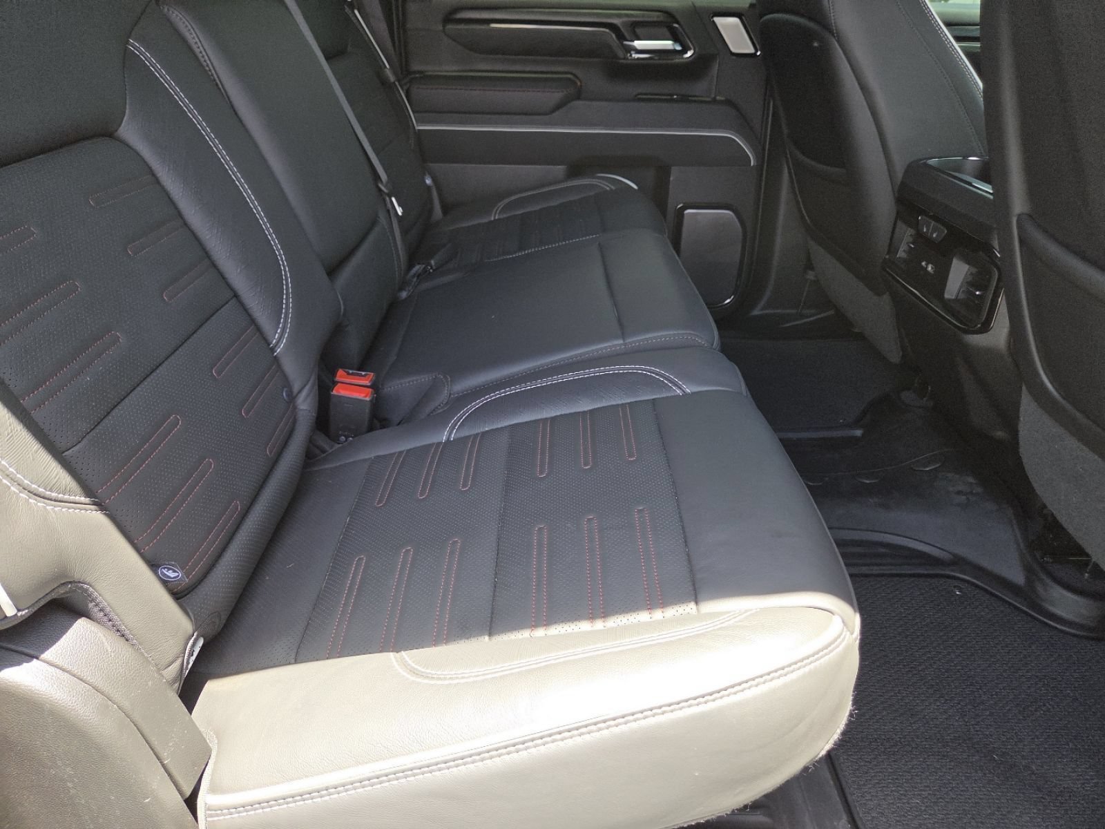 Used 2024 GMC Sierra 2500 AT4X AWD/4WD image 31