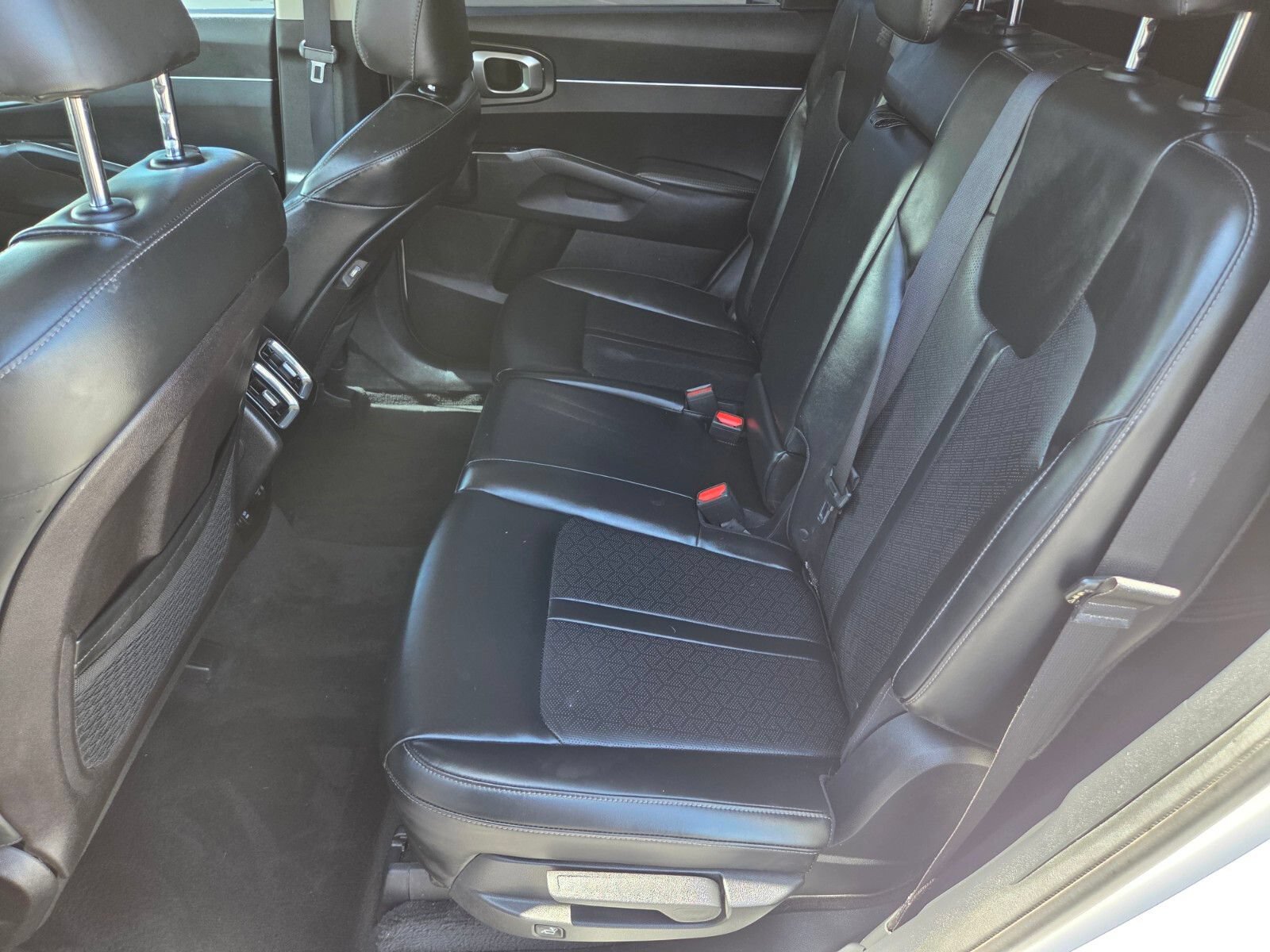 Used 2022 Kia Sorento S w/ Panoramic Sunroof Package FWD image 12
