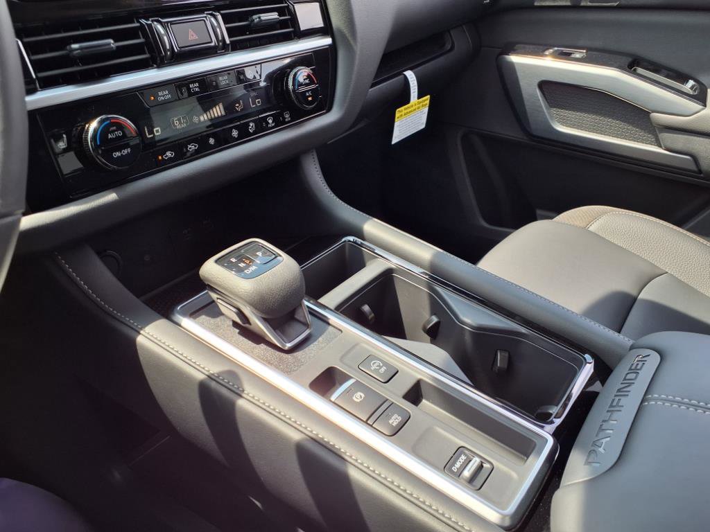 New 2025 Nissan Pathfinder SL w/ SL Premium Package image 20