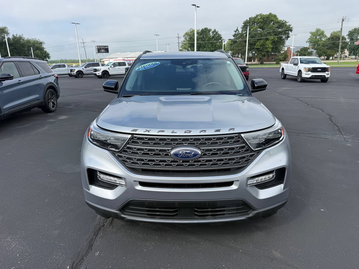 Used 2023 Ford Explorer XLT w/ Equipment Group 202A AWD/4WD image 2