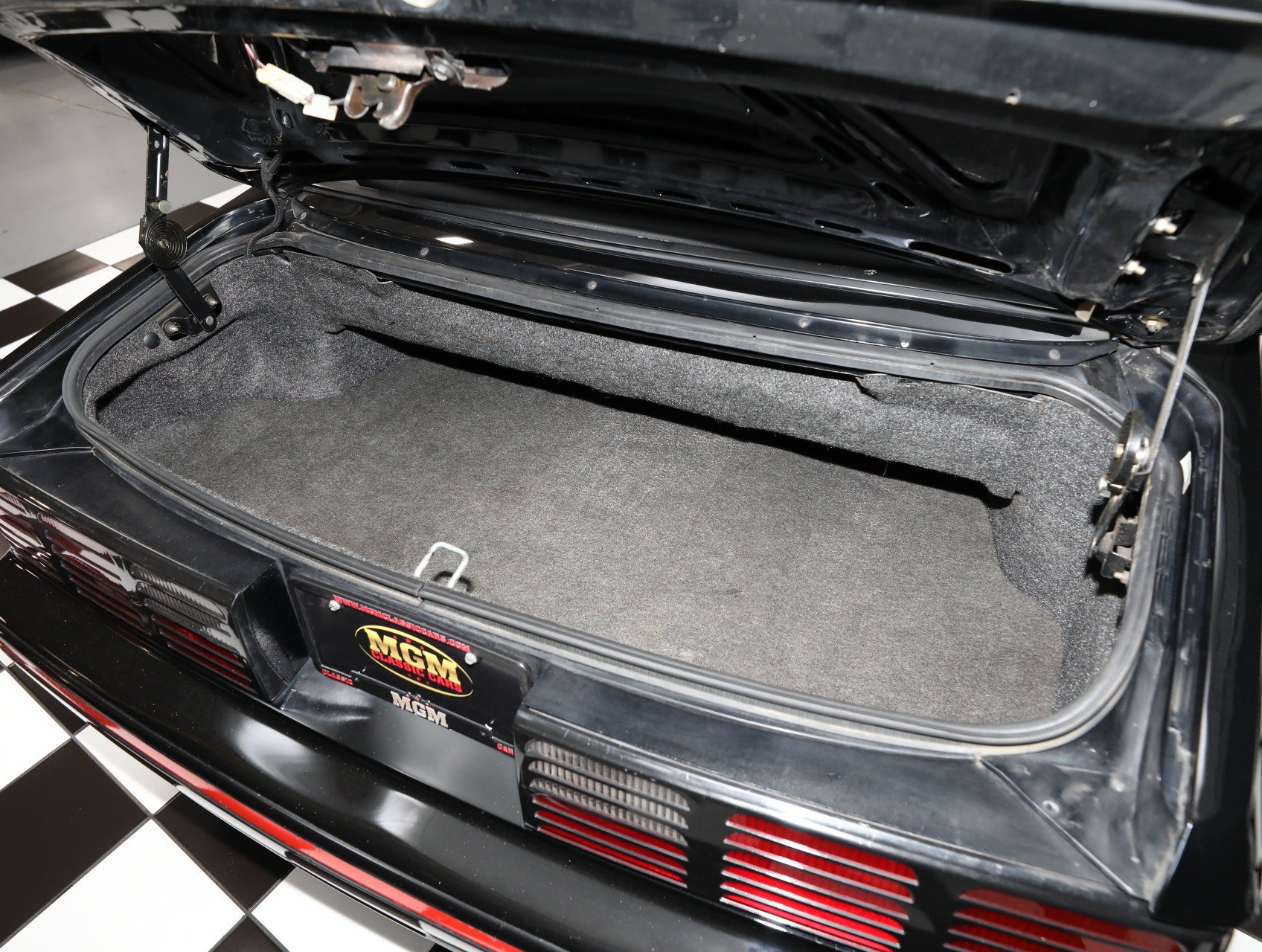 Used 1987 Ford Mustang GT RWD image 4