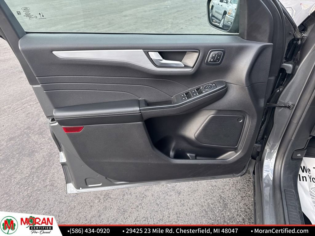 Used 2025 Ford Escape Platinum image 9