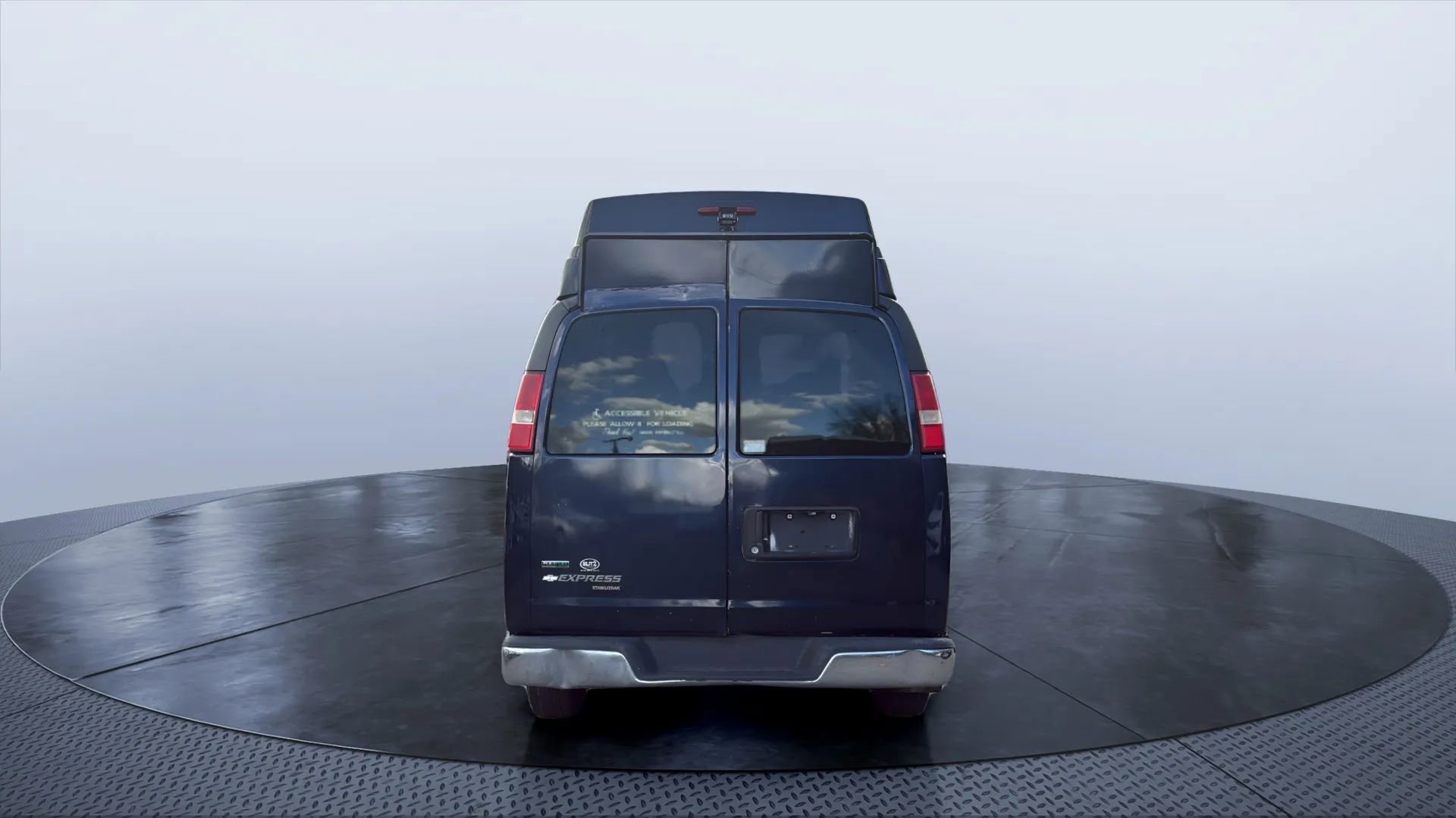 Used 2010 Chevrolet Express 3500 LT w/ LT Preferred Equipment Group image 4