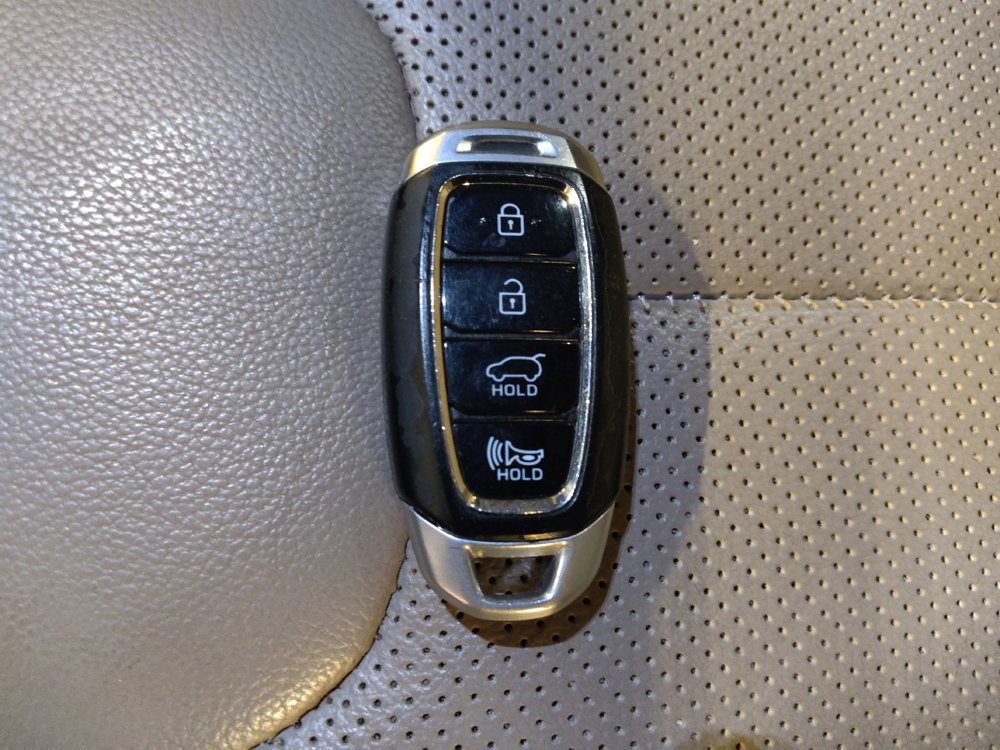 Used 2020 Hyundai Santa Fe Limited AWD/4WD image 32
