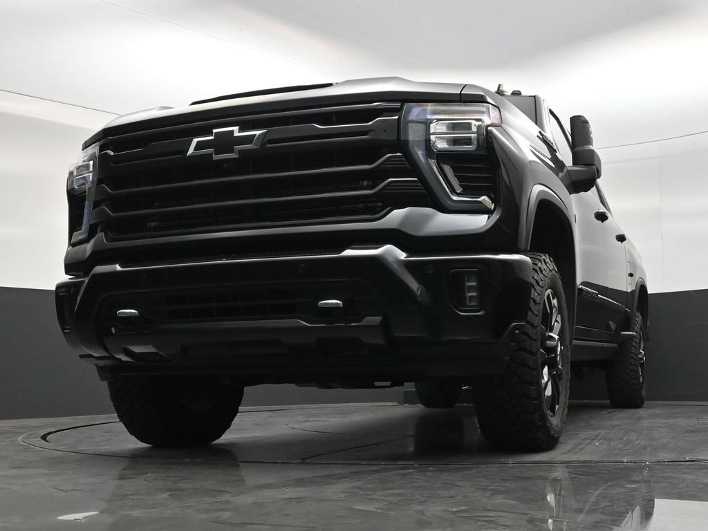 Used 2025 Chevrolet Silverado 2500 High Country w/ High Country Premium Package AWD/4WD image 27