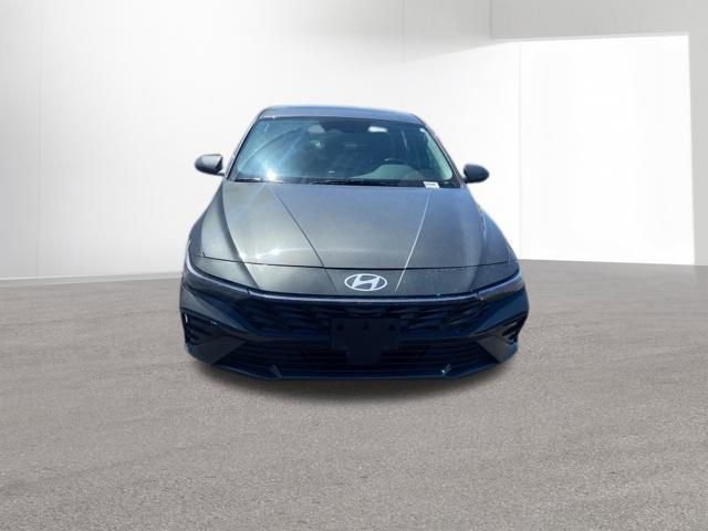 Certified 2025 Hyundai Elantra SEL FWD image 10