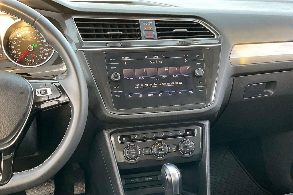 Used 2021 Volkswagen Tiguan SE image 17