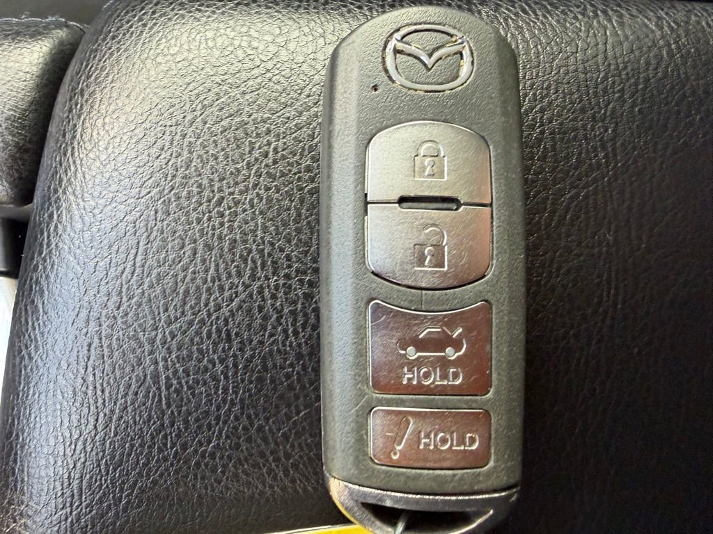 Used 2018 MAZDA MAZDA3 Sport FWD image 30