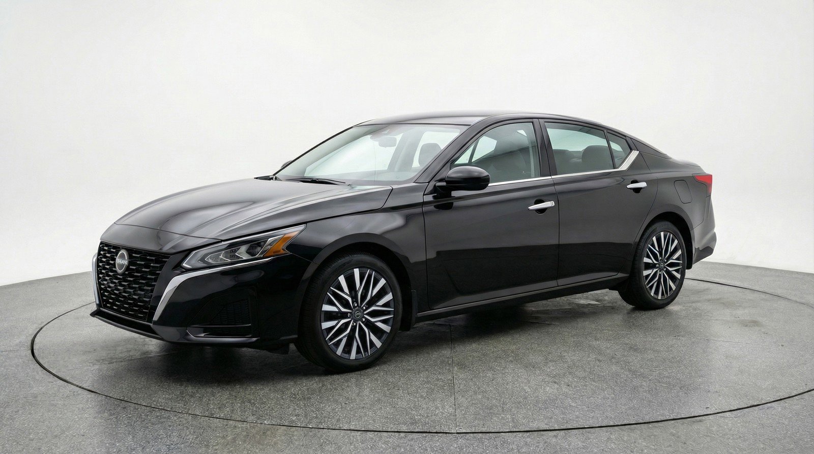 Used 2025 Nissan Altima 2.5 SV FWD image 3