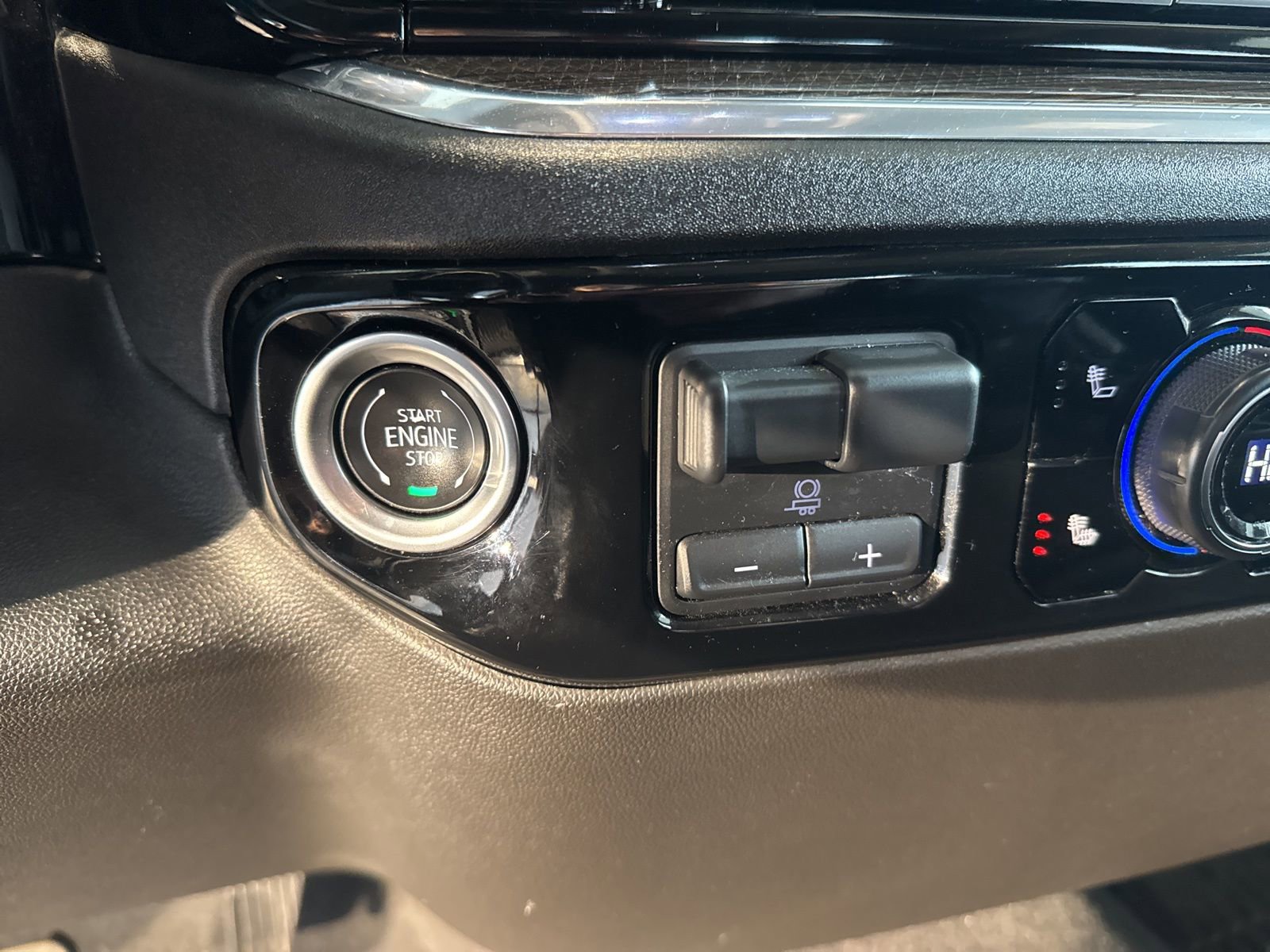 Used 2025 Chevrolet Silverado 1500 LT image 32