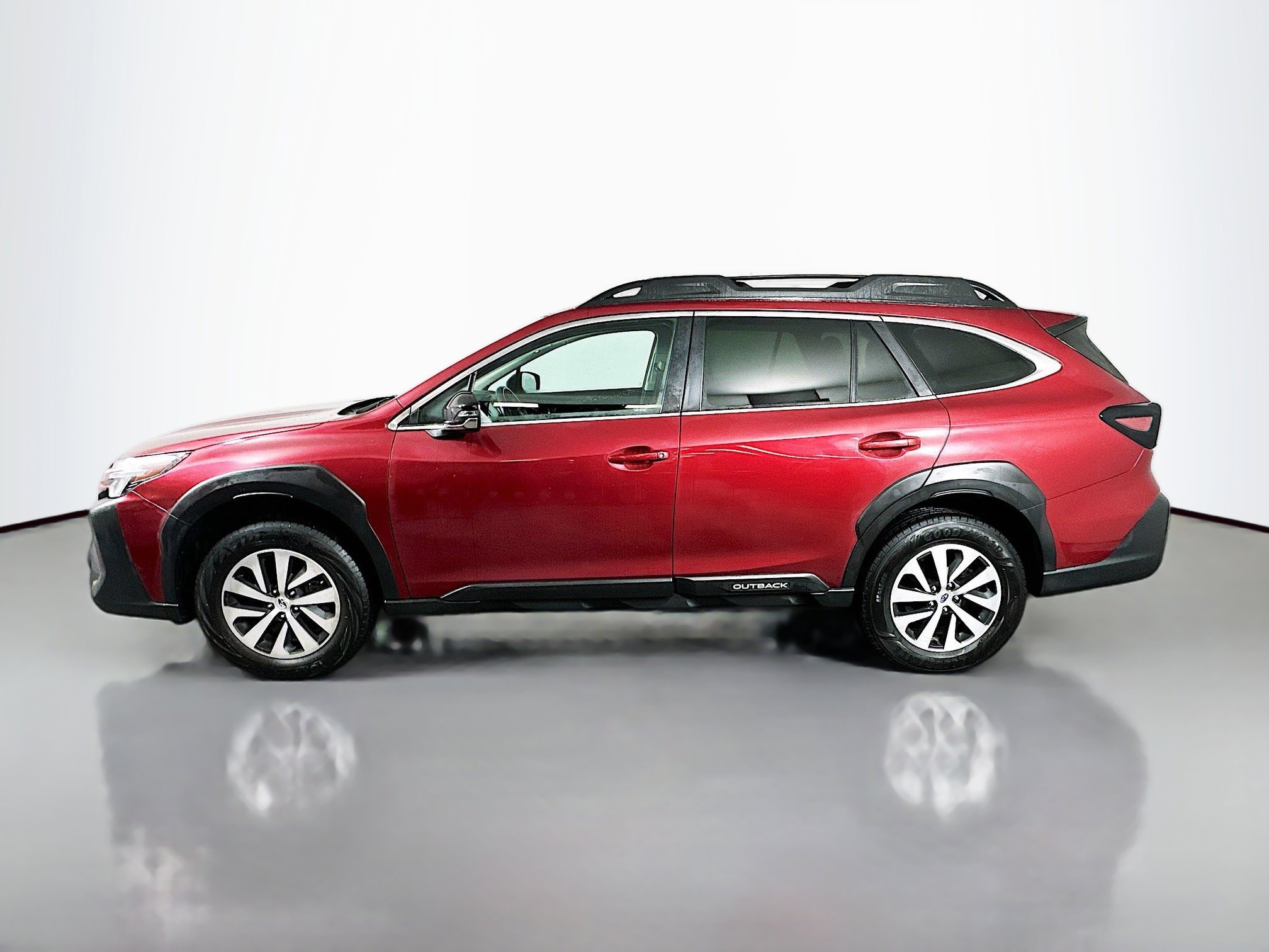 Used 2023 Subaru Outback Premium image 4