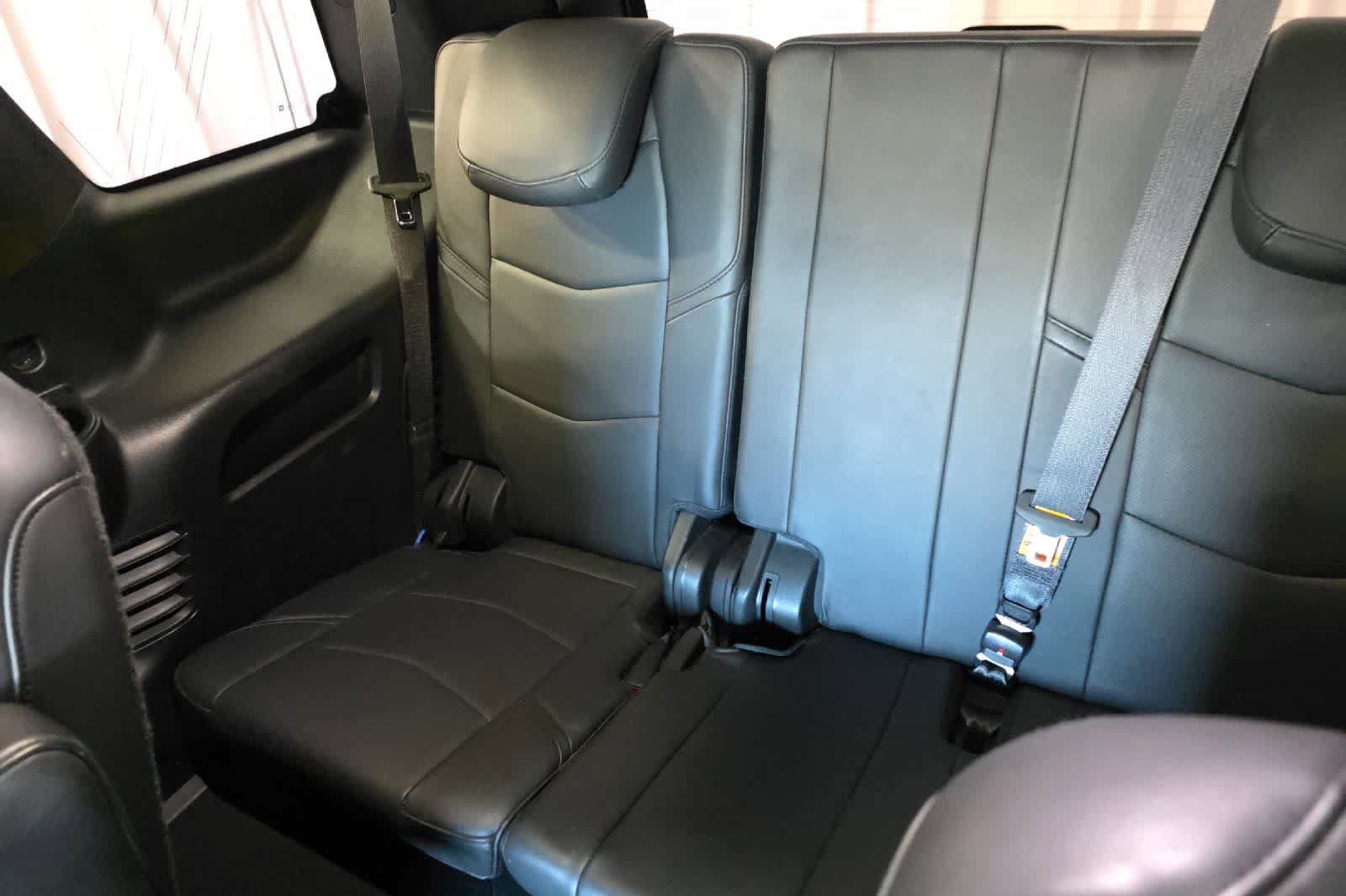 Used 2019 Cadillac Escalade Platinum w/ Escalade Sport Edition AWD/4WD image 17