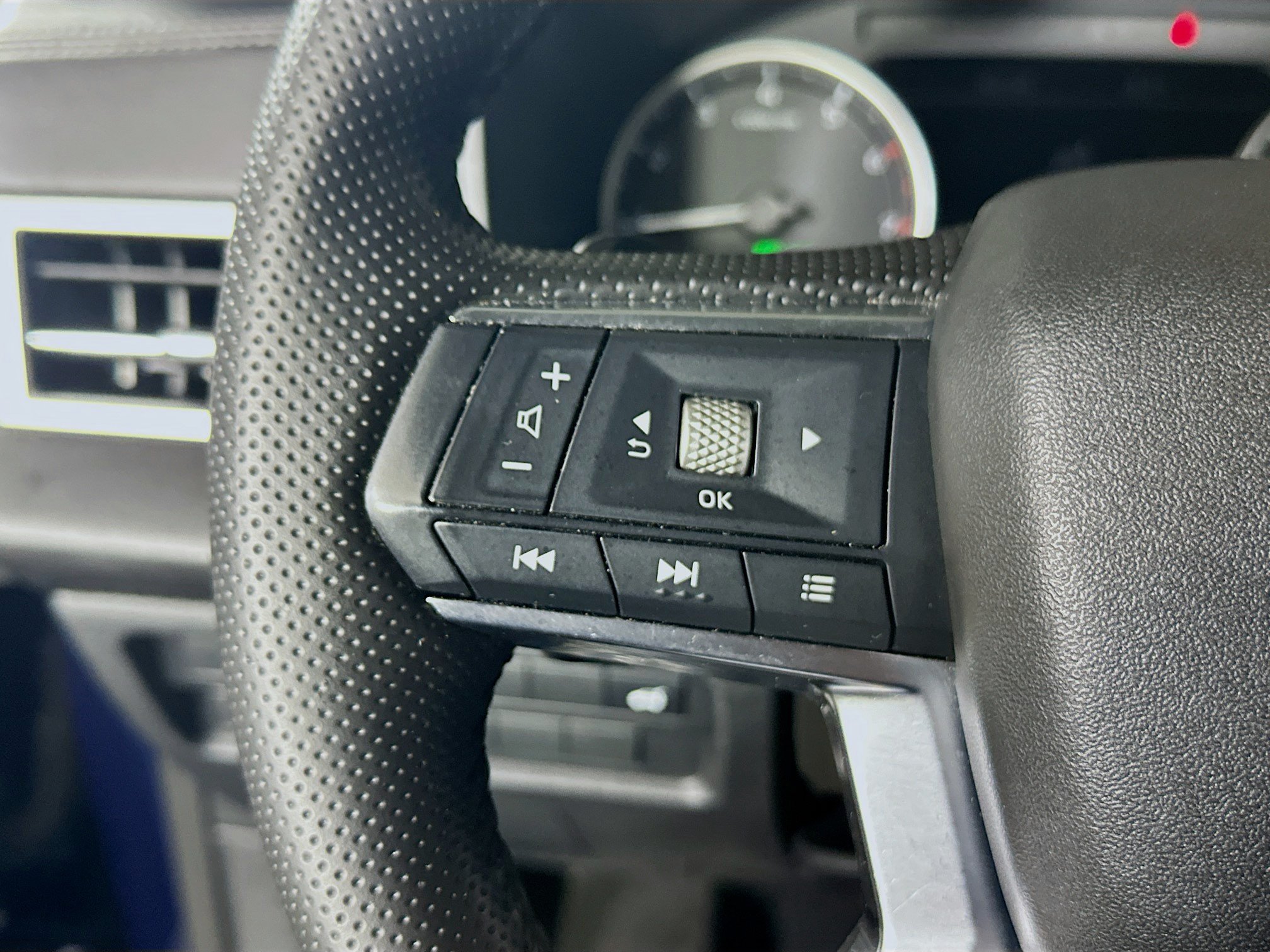 Used 2025 Mitsubishi Outlander SE AWD/4WD image 16