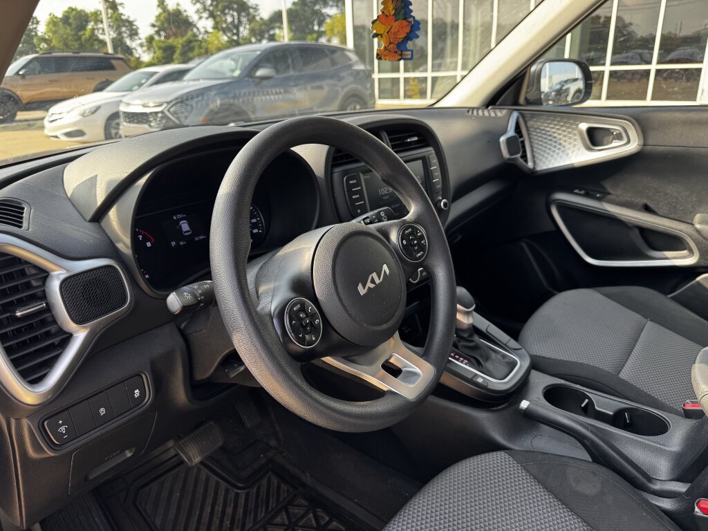 Certified 2022 Kia Soul LX FWD image 25
