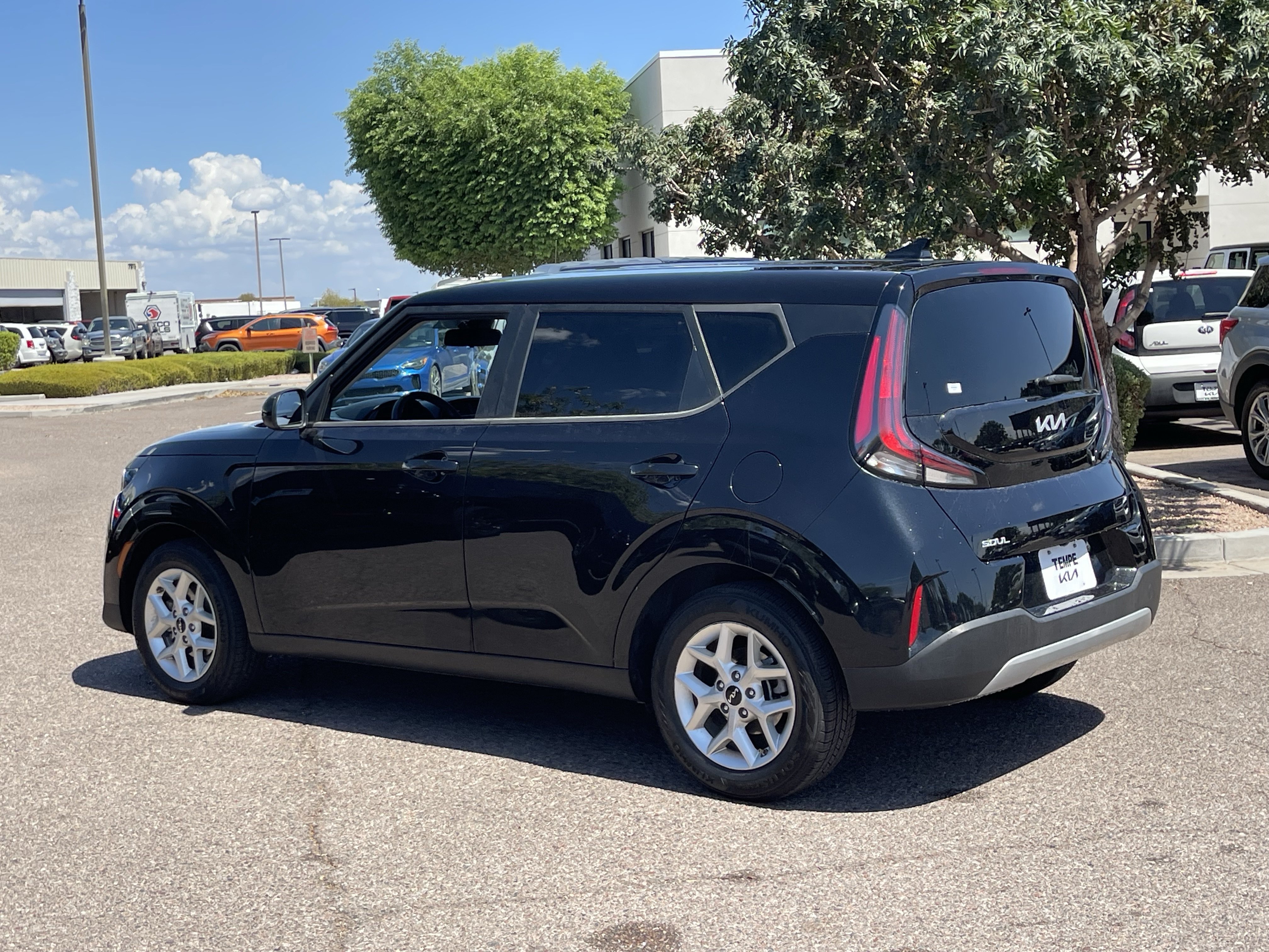 Certified 2023 Kia Soul LX w/ LX Technology Package FWD image 4