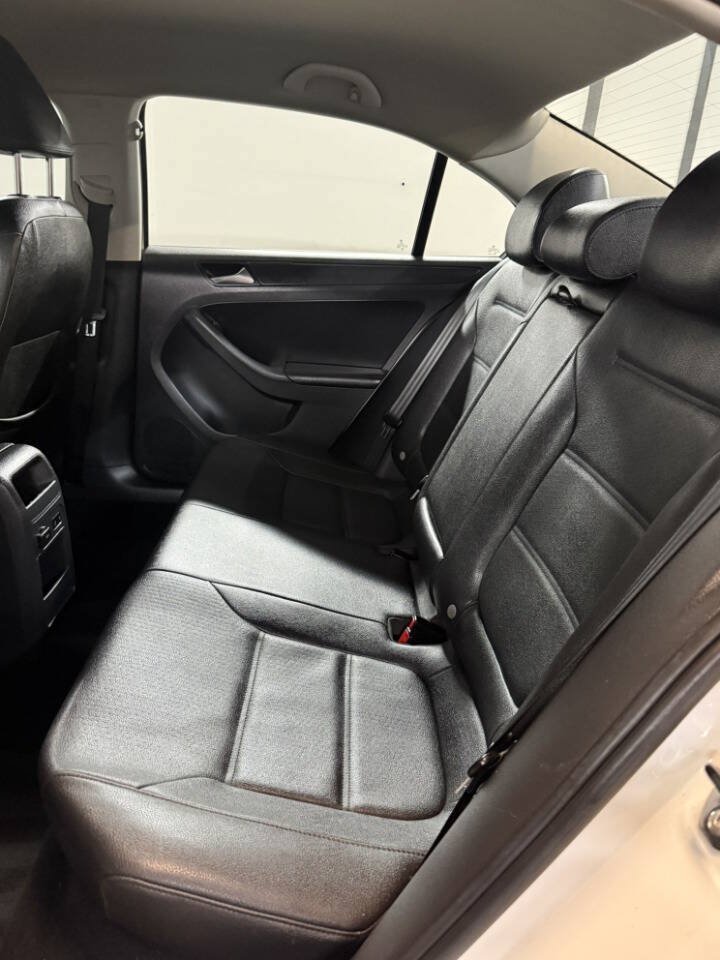 Used 2012 Volkswagen Jetta SE FWD image 18