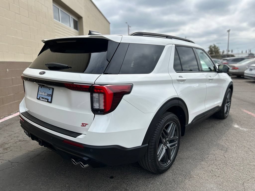 Used 2025 Ford Explorer ST AWD/4WD image 5