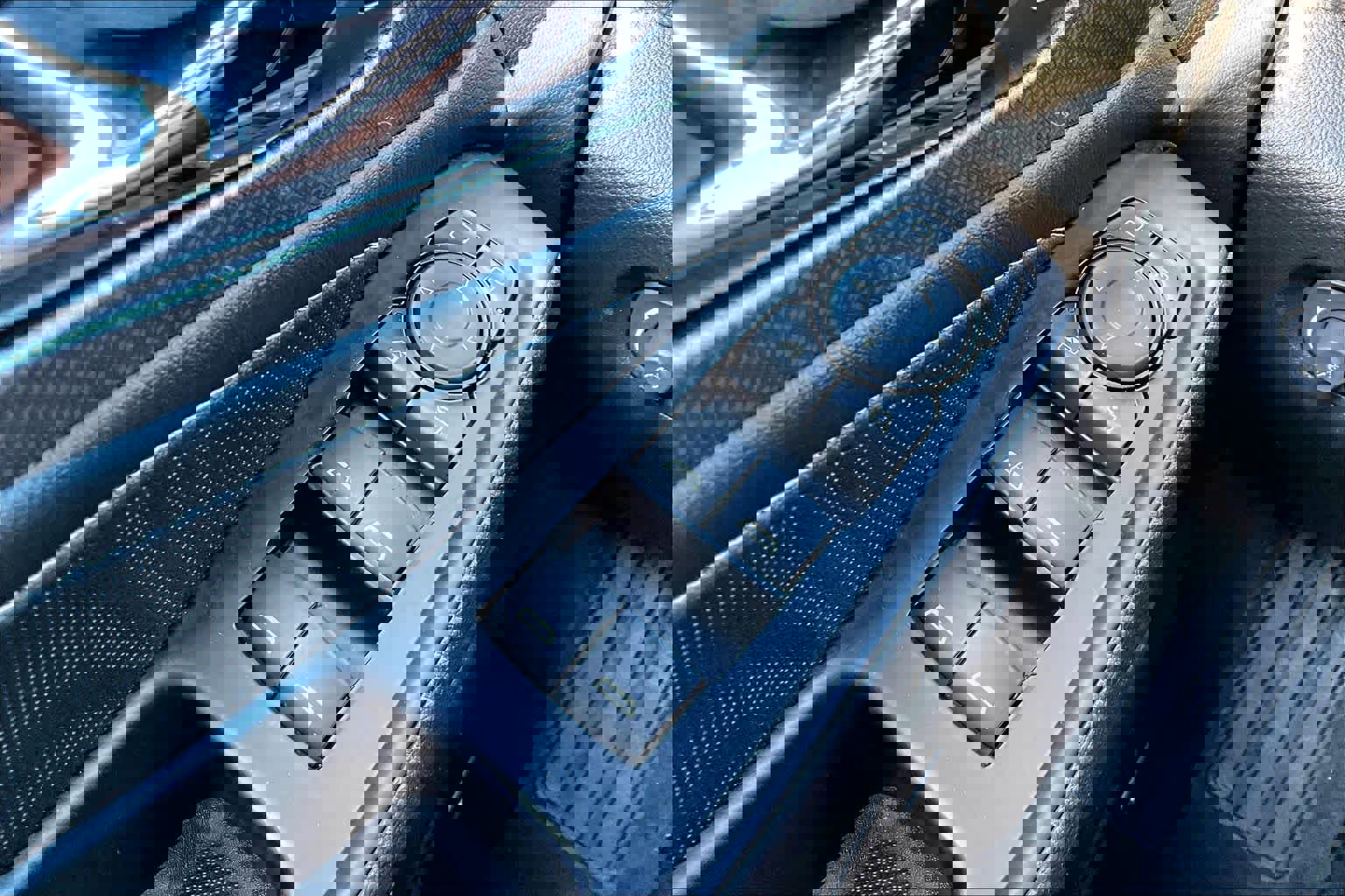 Used 2023 Chevrolet Traverse Premier w/ Redline Edition image 35