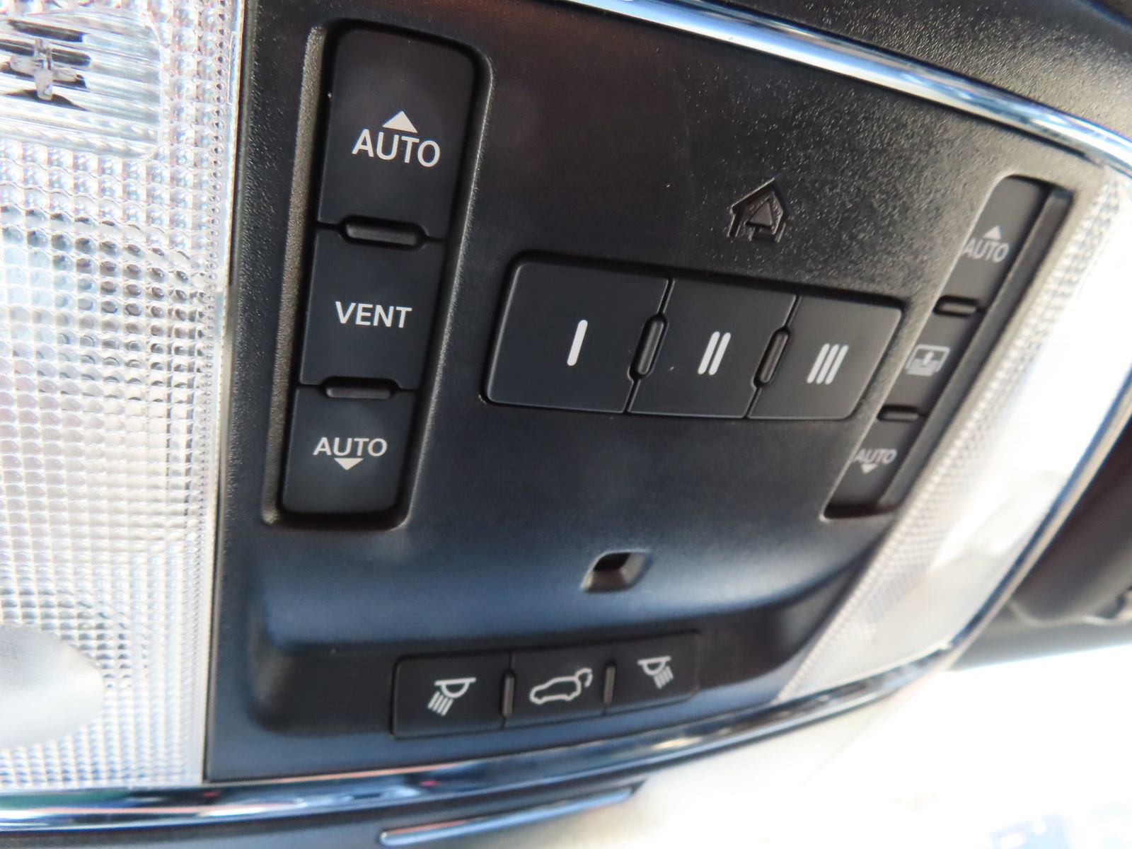 Used 2021 Jeep Grand Cherokee Limited w/ Luxury Group II image 36