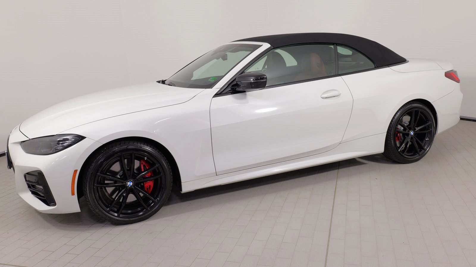 Used 2023 BMW 430i xDrive Convertible w/ M Sport Package image 3