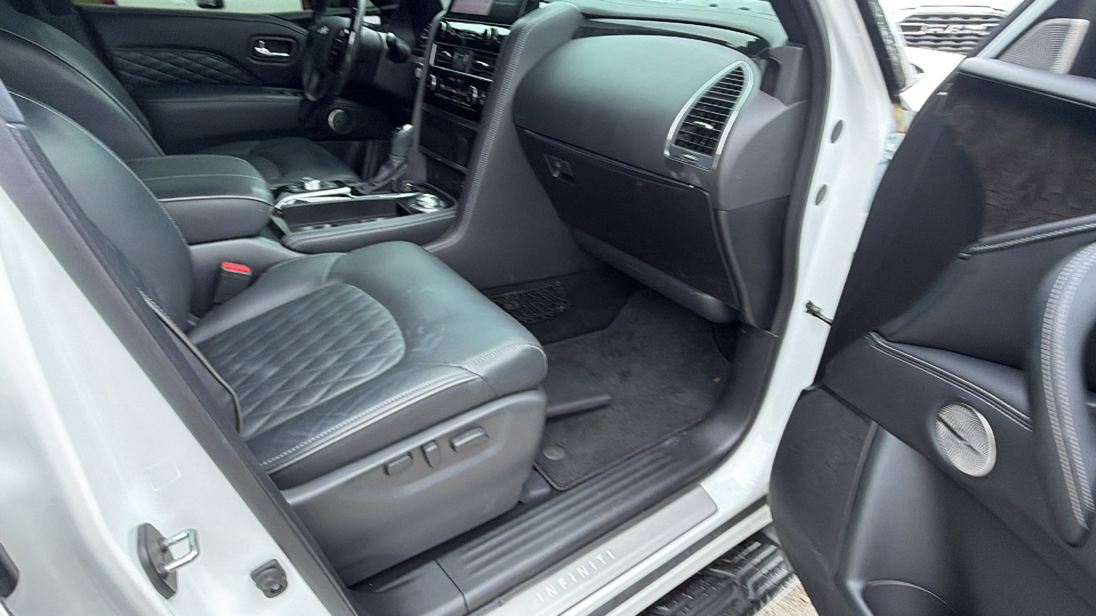 Used 2024 INFINITI QX80 Sensory AWD/4WD image 19