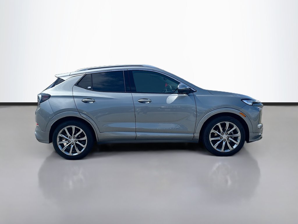 Used 2025 Buick Encore GX Avenir w/ Avenir Technology Package FWD image 2