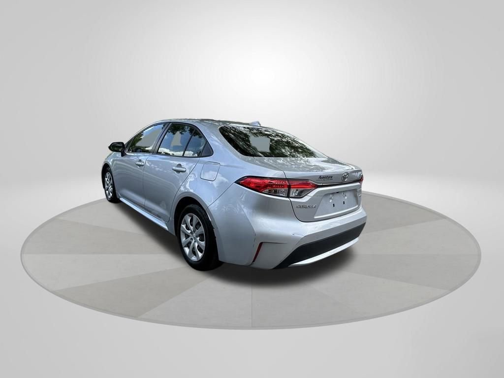 Used 2022 Toyota Corolla LE FWD image 5