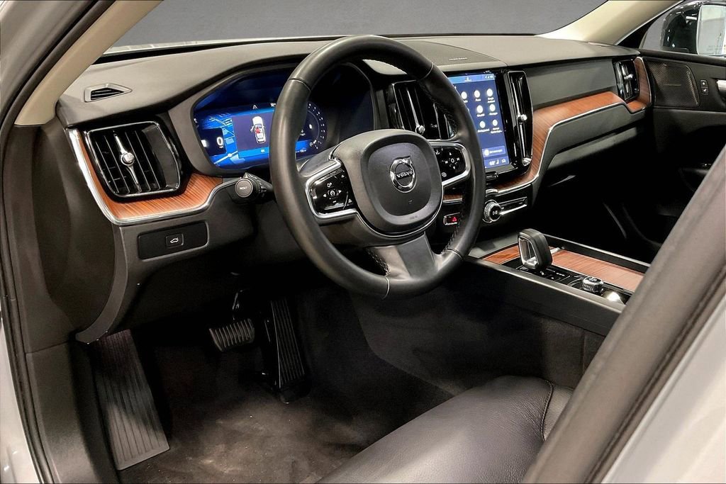 Certified 2024 Volvo XC60 B5 Plus w/ Climate Package AWD/4WD image 17