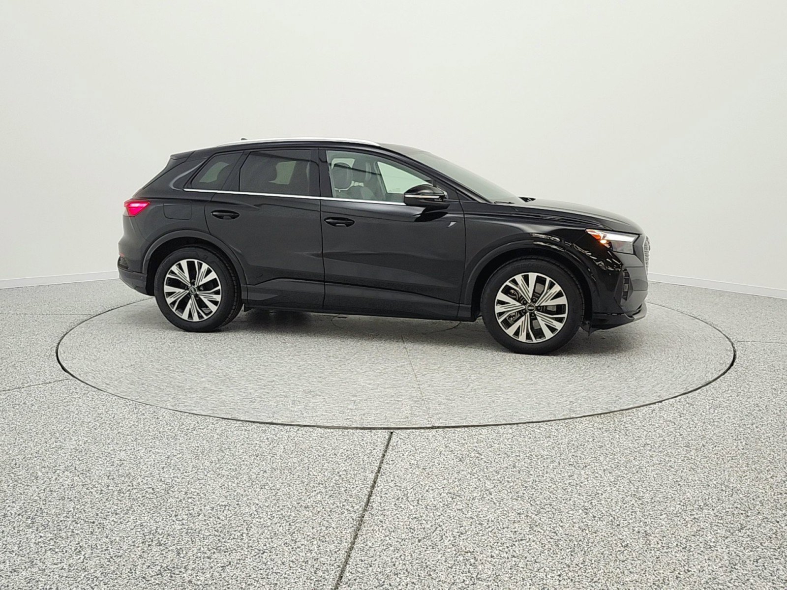 Used 2023 Audi Q4 e-tron Premium Plus w/ Premium Plus image 4