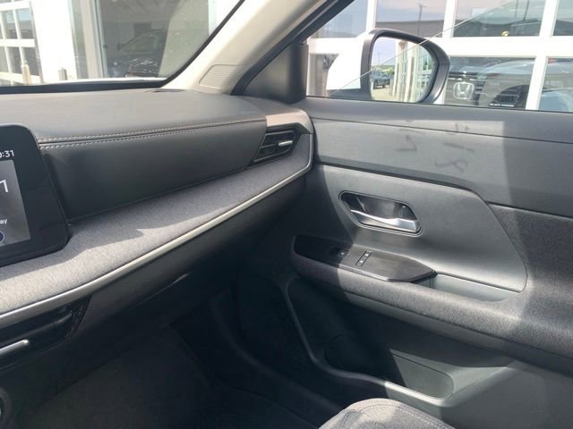 Used 2025 Nissan Kicks SV AWD/4WD image 15